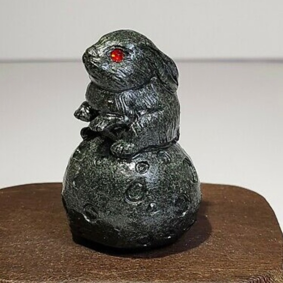 Hand Carved Crystal Rabbit - Picture 1 of 6